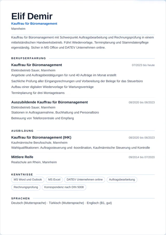 Beispiel-Lebenslauf als Kaufmann für Büromanagement mit fiktiven Angaben: Elif Demir, Kauffrau für Büromanagement